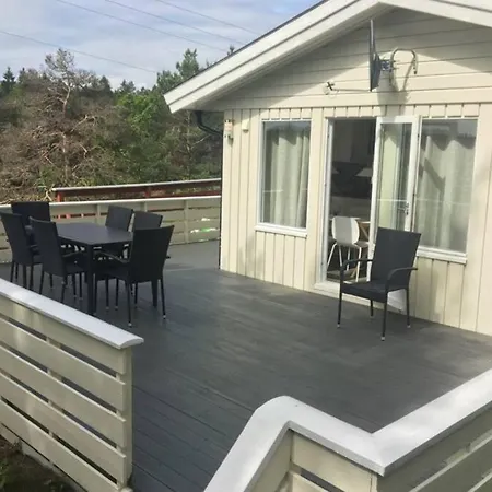 Baeroy, West Facing 1 Terrace, 7 Bedsboat Villa Kragero
