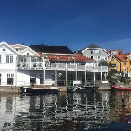 Baeroy, West Facing 1 Terrace, 7 Bedsboat Villa
