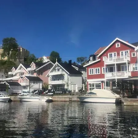 Baeroy, West Facing 1 Terrace, 7 Bedsboat Villa Kragero